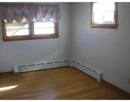 207 Whalom Road Lunenburg, MA 01462 - Photo 9 of 15 Gallery Image 9