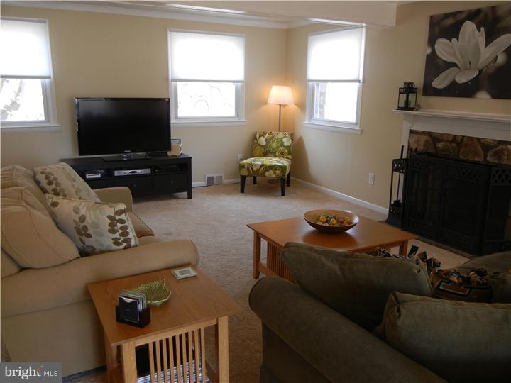 210 Knoll Road Wallingford, PA 19086 - Photo 3 of 25