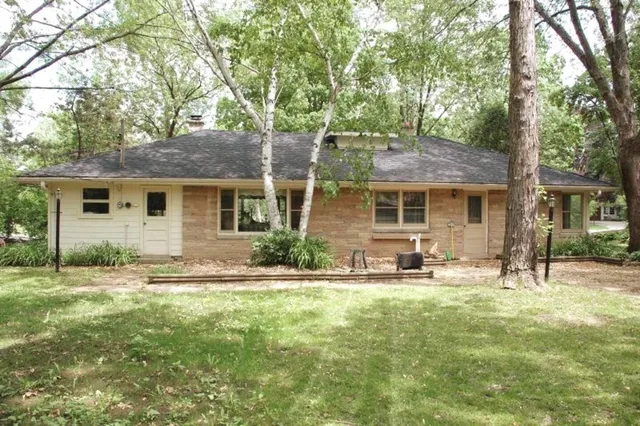 $3,400 | 2347 North 117th Street, Wauwatosa, WI 53226