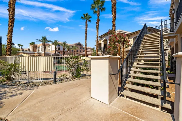 view of an outdoor space and yard