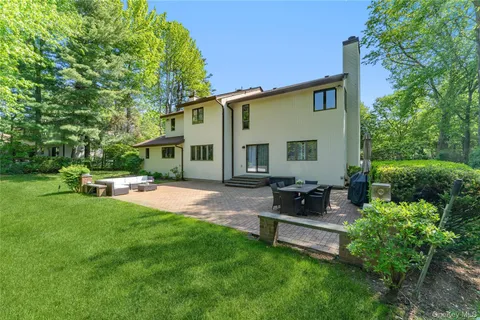 $2,850,000 | 8 Bolton Drive, Manhasset, NY 11030