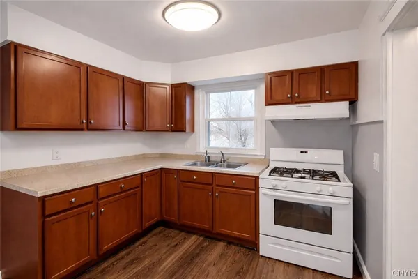 $1,600 | 15 School Street, Auburn, NY 13021