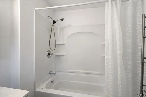 $1,600 | 15 School Street, Auburn, NY 13021