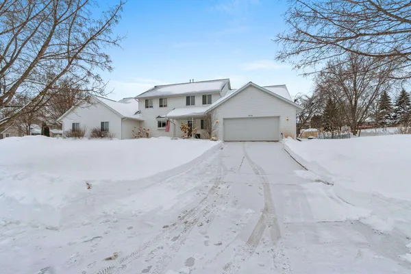 $589,900 | 2700 Maple Hills Drive, Green Bay, WI 54313