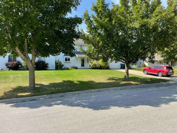 $589,900 | 2700 Maple Hills Drive, Green Bay, WI 54313