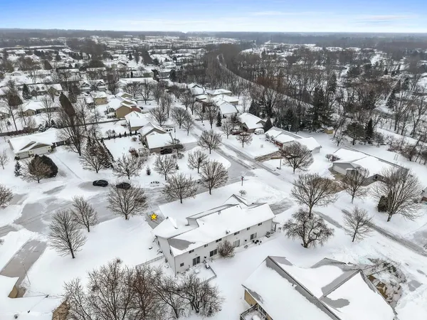 $589,900 | 2700 Maple Hills Drive, Green Bay, WI 54313