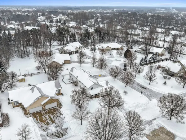 $589,900 | 2700 Maple Hills Drive, Green Bay, WI 54313