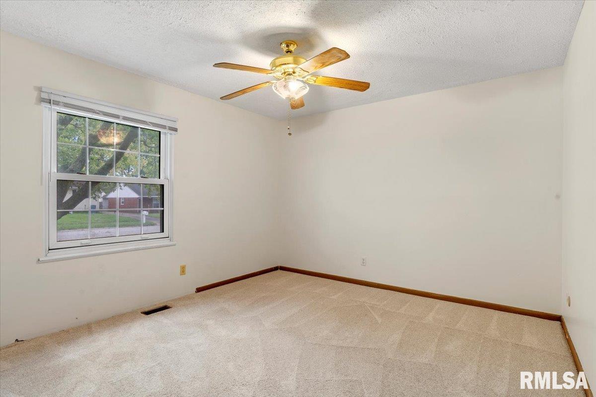 1951 Stonehenge Road Springfield, IL 62702 - Photo 12 of 37
