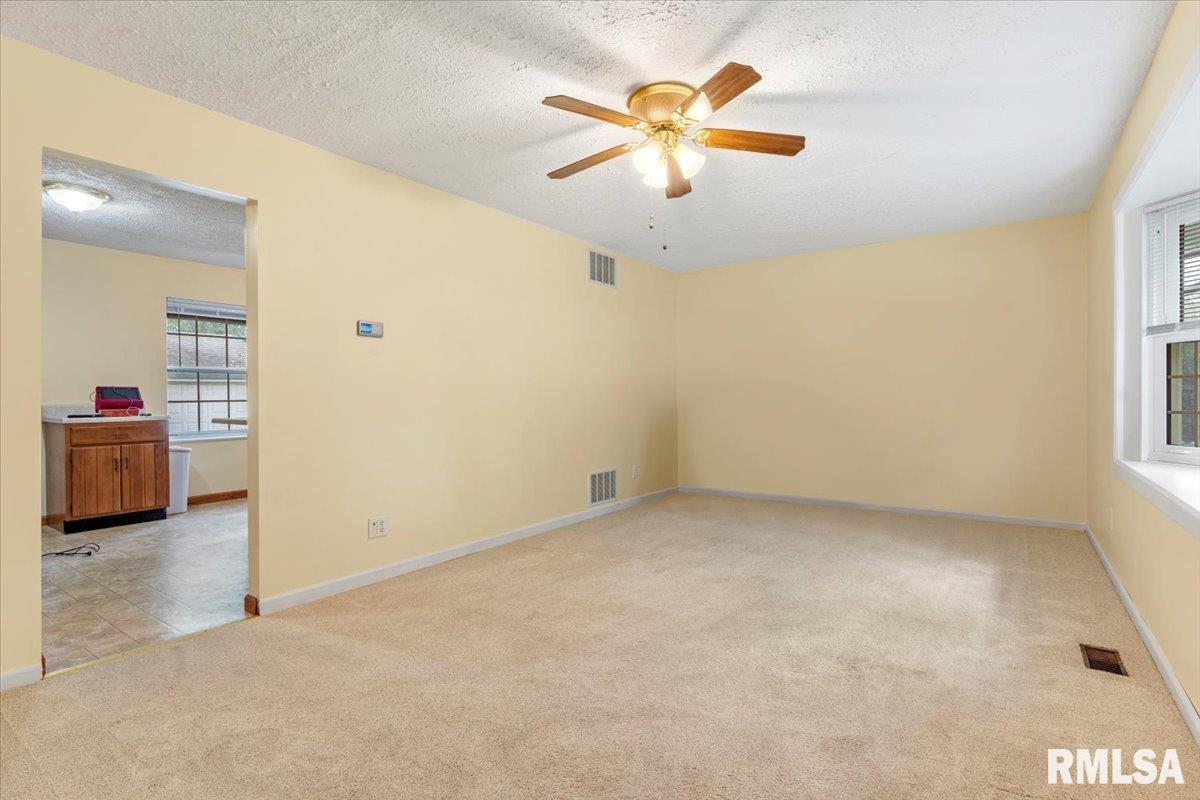 1951 Stonehenge Road Springfield, IL 62702 - Photo 3 of 37