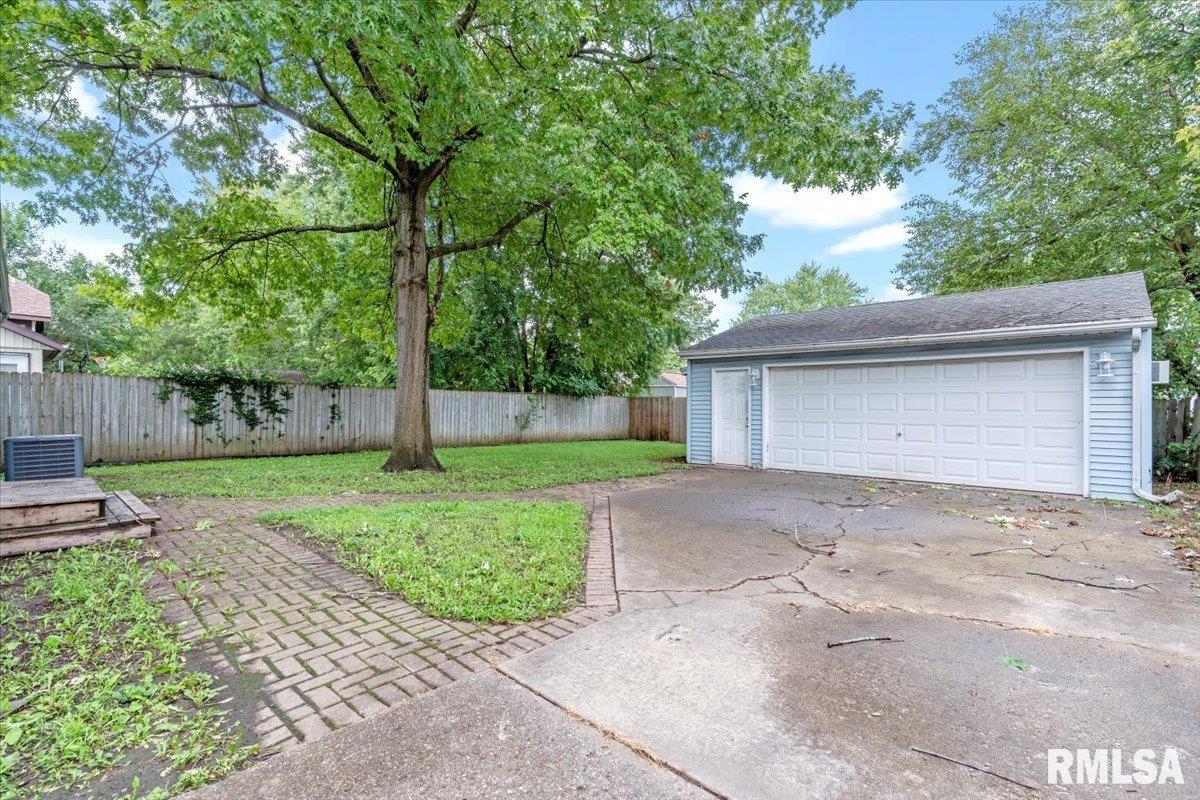 1951 Stonehenge Road Springfield, IL 62702 - Photo 31 of 37