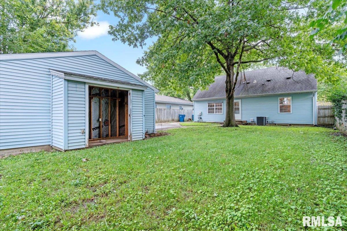 1951 Stonehenge Road Springfield, IL 62702 - Photo 33 of 37