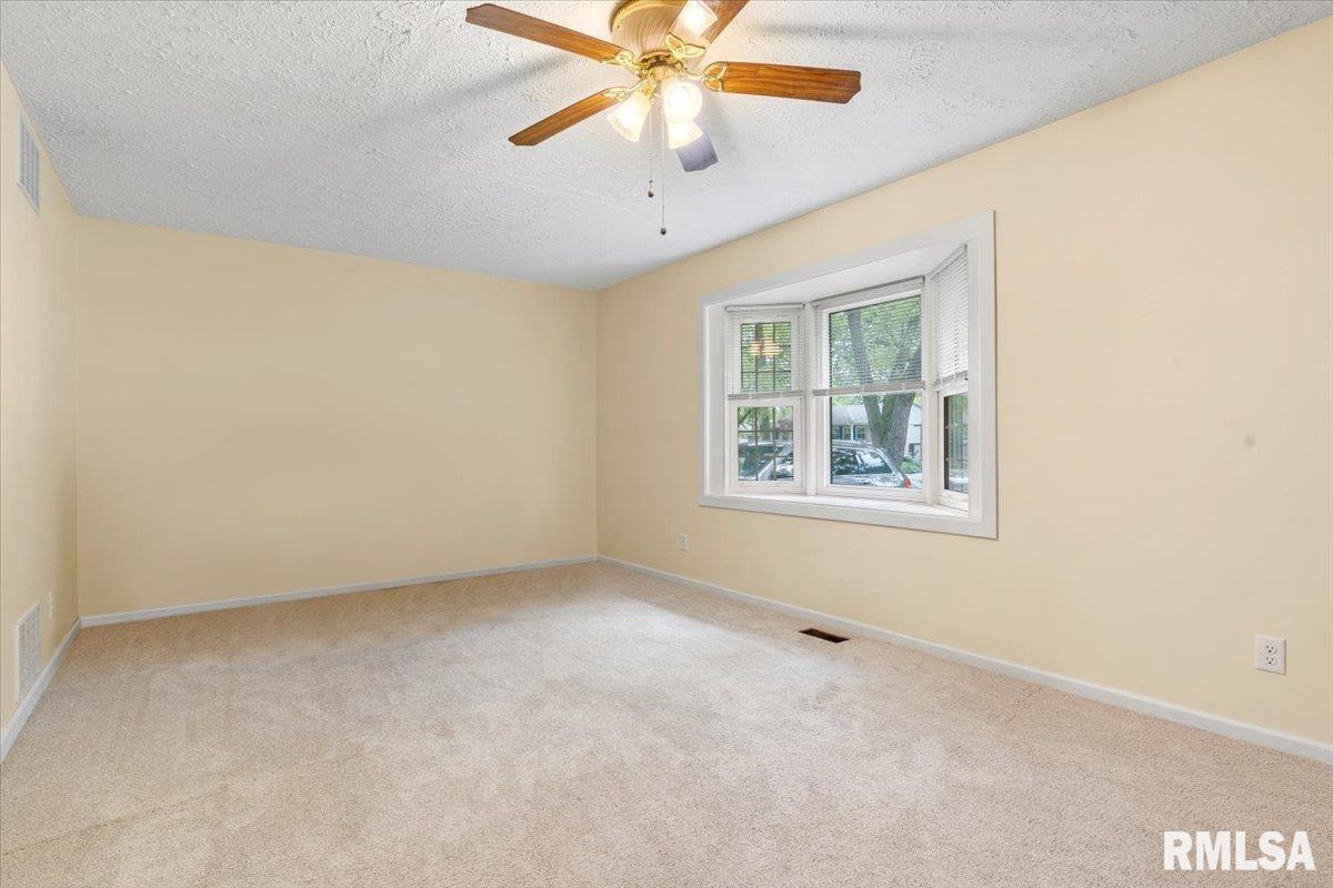 1951 Stonehenge Road Springfield, IL 62702 - Photo 4 of 37