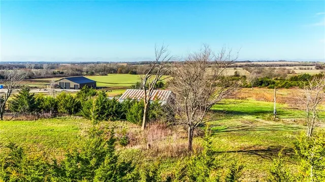 $275,000 | 1587 North 450th Road, Baldwin City, KS 66006