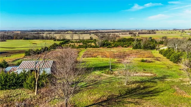 $275,000 | 1587 North 450th Road, Baldwin City, KS 66006