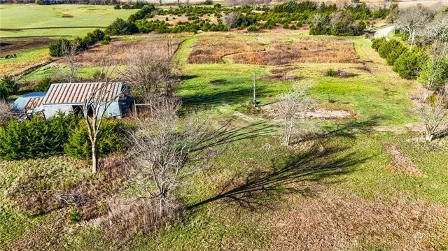 $275,000 | 1587 North 450th Road, Baldwin City, KS 66006