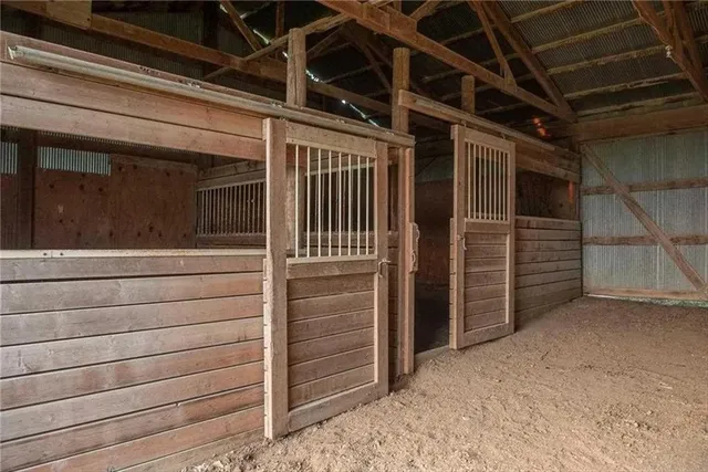 $275,000 | 1587 North 450th Road, Baldwin City, KS 66006