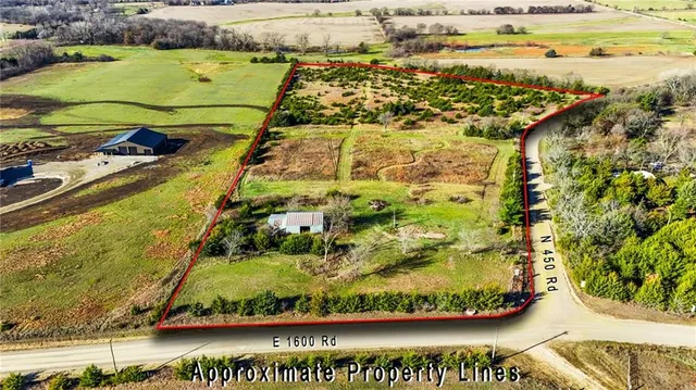 $275,000 | 1587 North 450th Road, Baldwin City, KS 66006