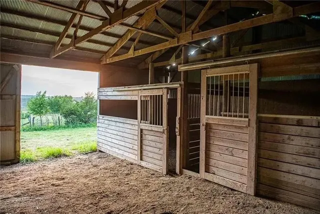 $275,000 | 1587 North 450th Road, Baldwin City, KS 66006