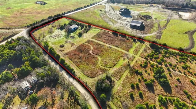 $275,000 | 1587 North 450th Road, Baldwin City, KS 66006