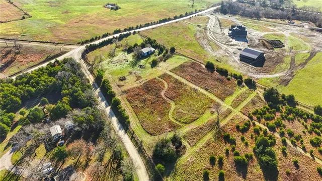 $275,000 | 1587 North 450th Road, Baldwin City, KS 66006