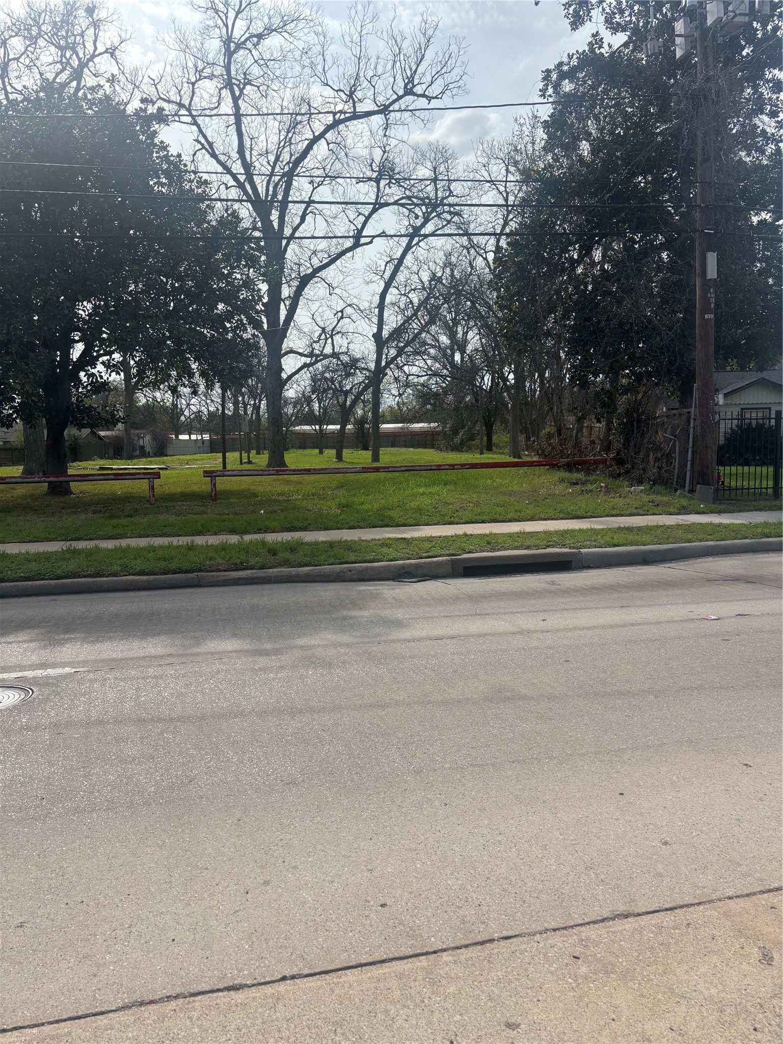 9201 Fulton Street Houston, TX 77022 - Photo 2 of 9 a view of green field
