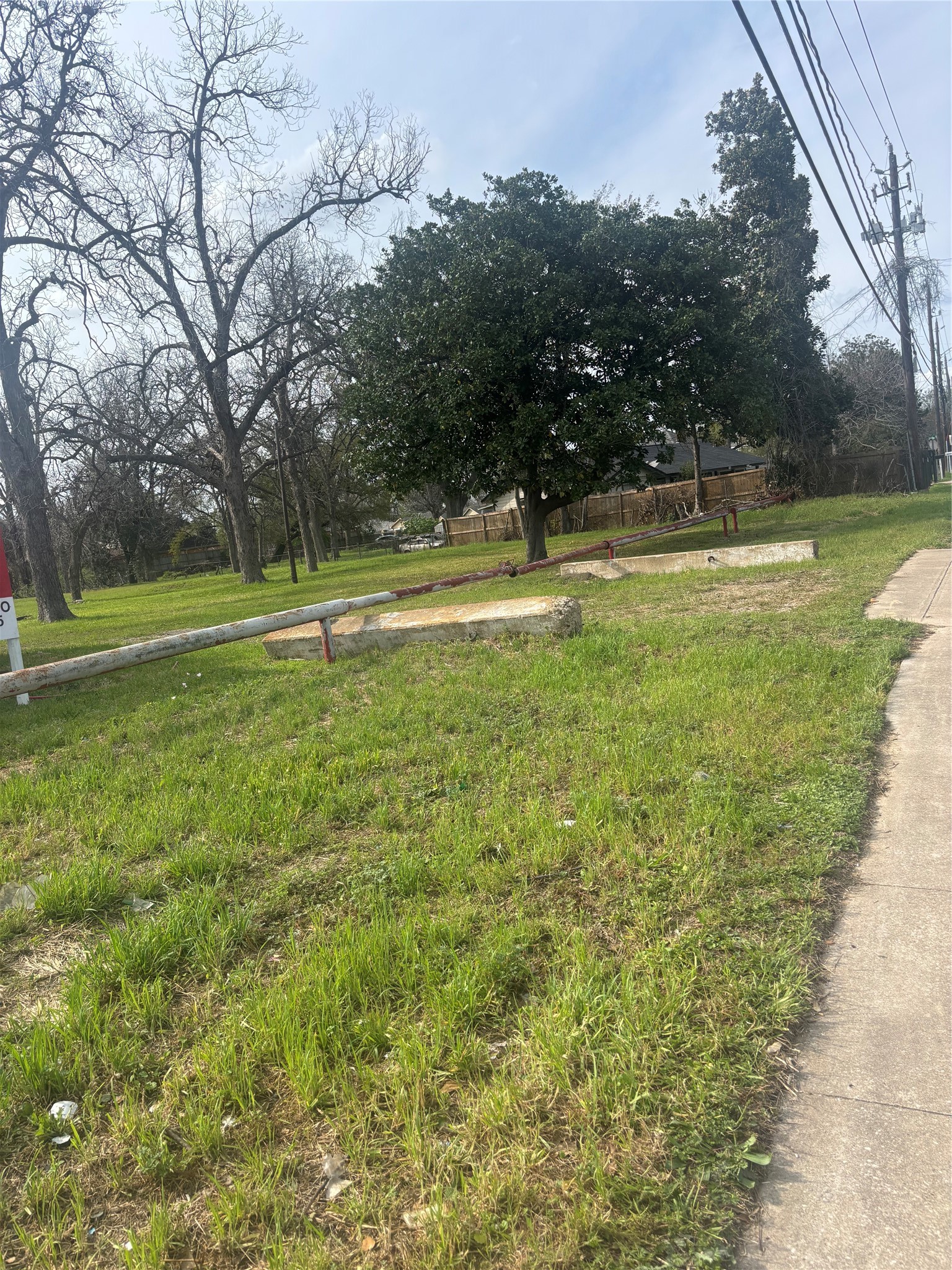 9201 Fulton Street Houston, TX 77022 - Photo 4 of 9 a view of outdoor space with swimming pool and green space