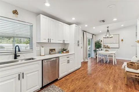 $329,900 | 727 Locust Street, Tarpon Springs, FL 34689