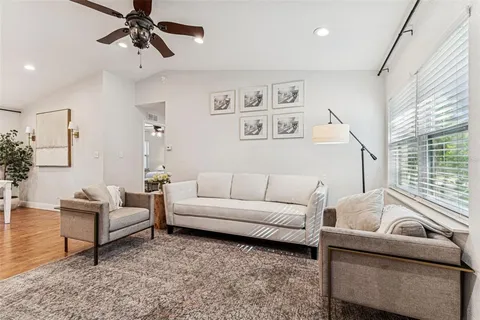 $329,900 | 727 Locust Street, Tarpon Springs, FL 34689