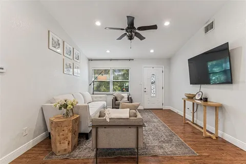 $329,900 | 727 Locust Street, Tarpon Springs, FL 34689