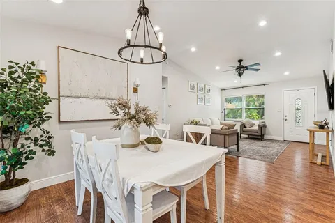 $329,900 | 727 Locust Street, Tarpon Springs, FL 34689