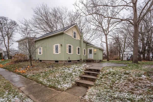 $265,000 | 211 North Division Street, Spring Lake, MI 49456