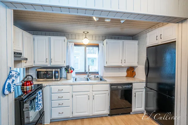 $269,900 | 211 North Division Street, Spring Lake, MI 49456