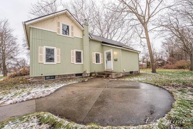 $269,900 | 211 North Division Street, Spring Lake, MI 49456