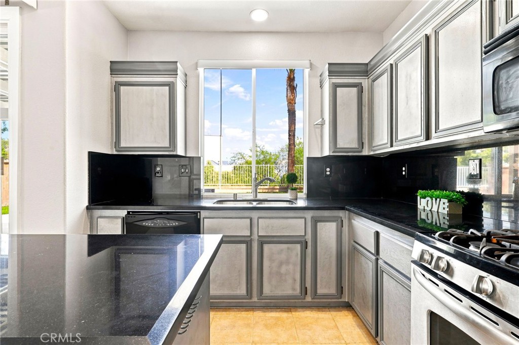 17892 Spring Hill Way Riverside, CA 92503 - Photo 17 of 46 Gallery Image 17