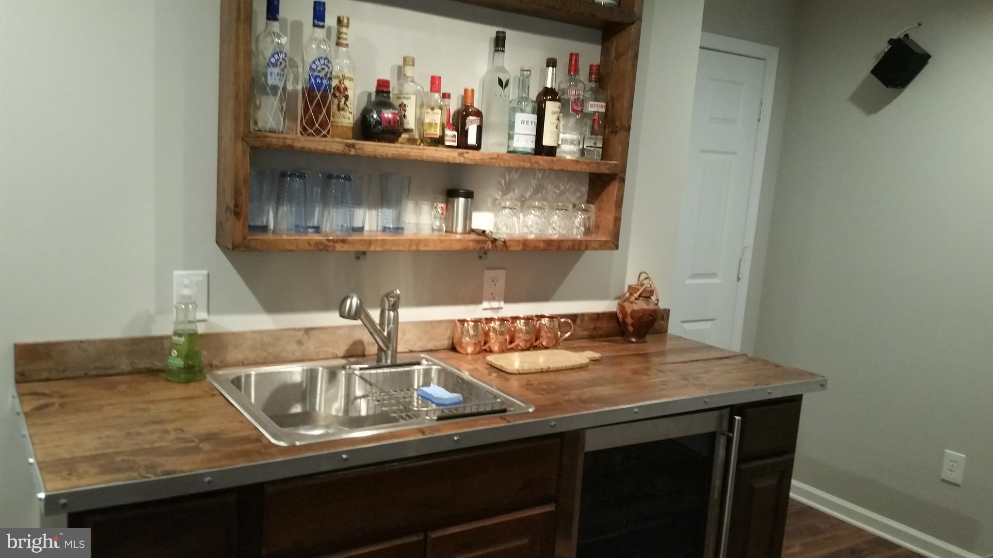 61 Jones Station Road Arnold, MD 21012 - Photo 24 of 27 Wet bar
