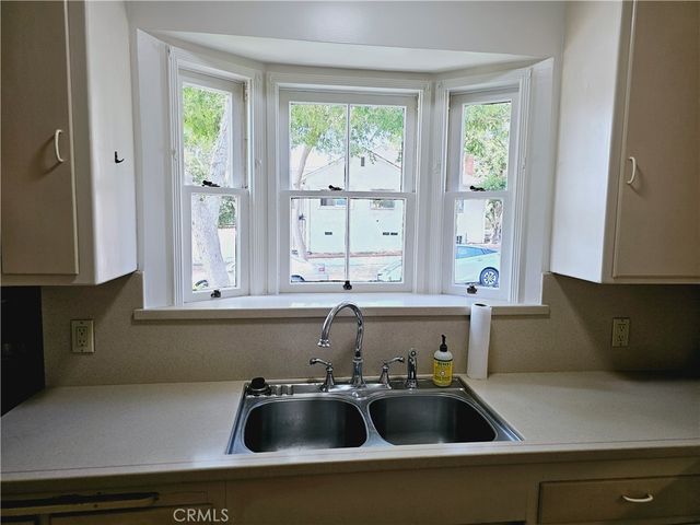 $4,600 | 1952 West Kenneth Road, Glendale, CA 91201