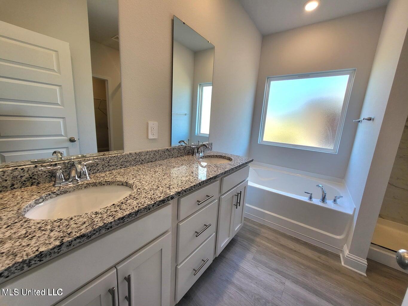 15953 Blue Rdg Drive Gulfport, MS 39503 - Photo 13 of 18 Primary Bathroom