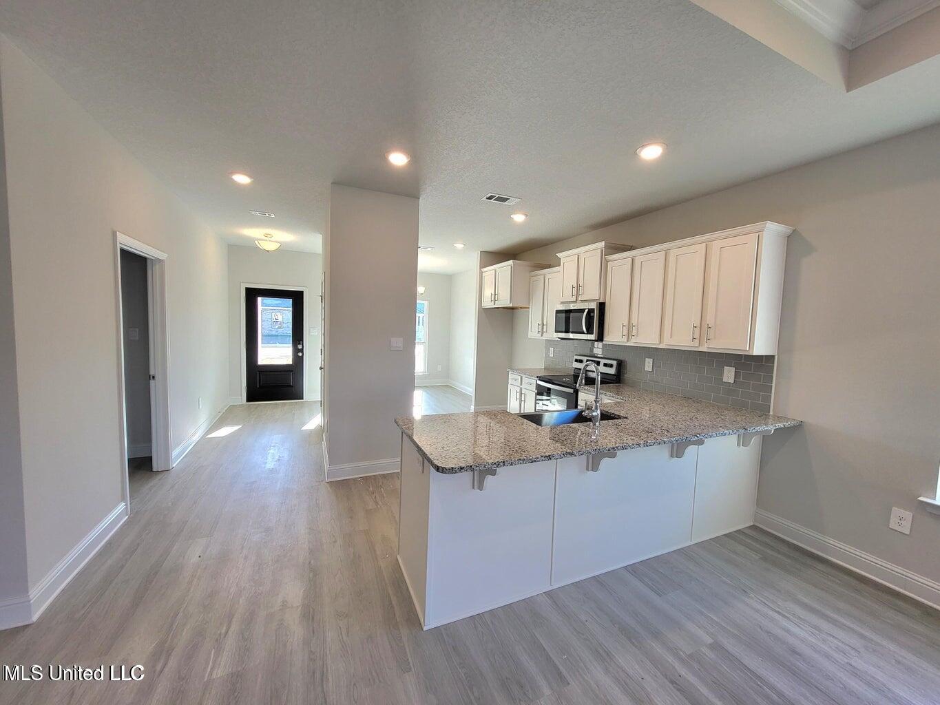 15953 Blue Rdg Drive Gulfport, MS 39503 - Photo 2 of 18 Kitchen and Entry