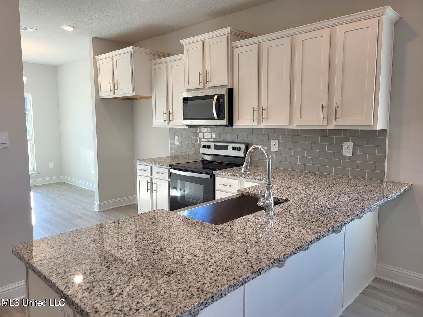 15953 Blue Rdg Drive Gulfport, MS 39503 - Photo 5 of 18 Kitchen