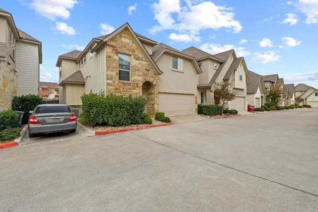 $2,150 | 13001 Hymeadow Drive, Unit 10, Austin, TX 78729