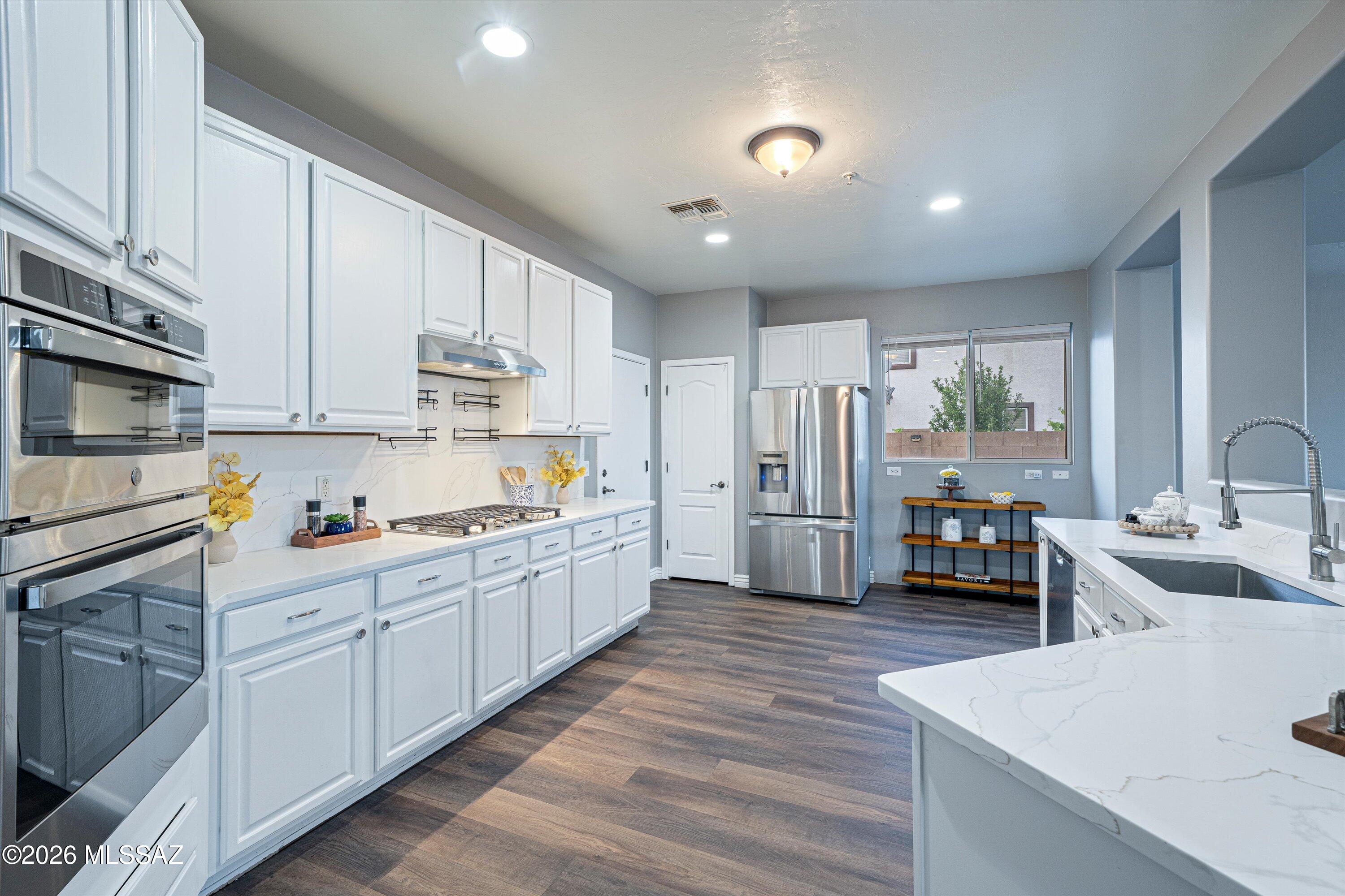 6851 South Salt Cedar Road Tucson, AZ 85756 - Photo 16 of 52 EXPANSIVE KITCHEN