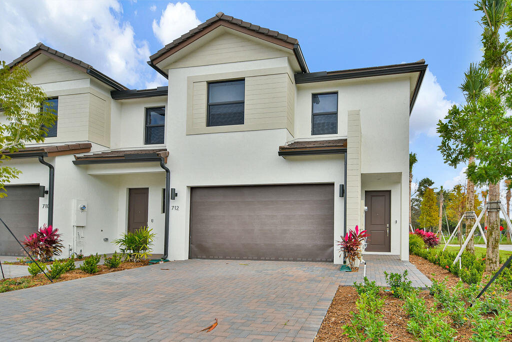 706 Del Vista Road Pompano Beach, FL 33069 - Photo 1 of 34 PALM 4 BED 7