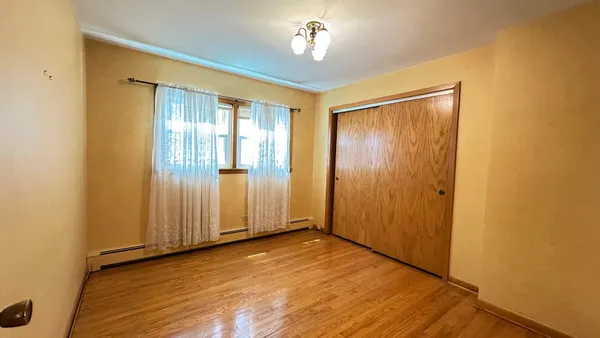 $2,000 | 5219 North Bernard Street, Unit 1, Chicago, IL 60625