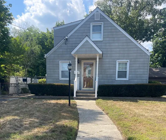 $4,500 | 1760 Slocum Street, Hewlett, NY 11557