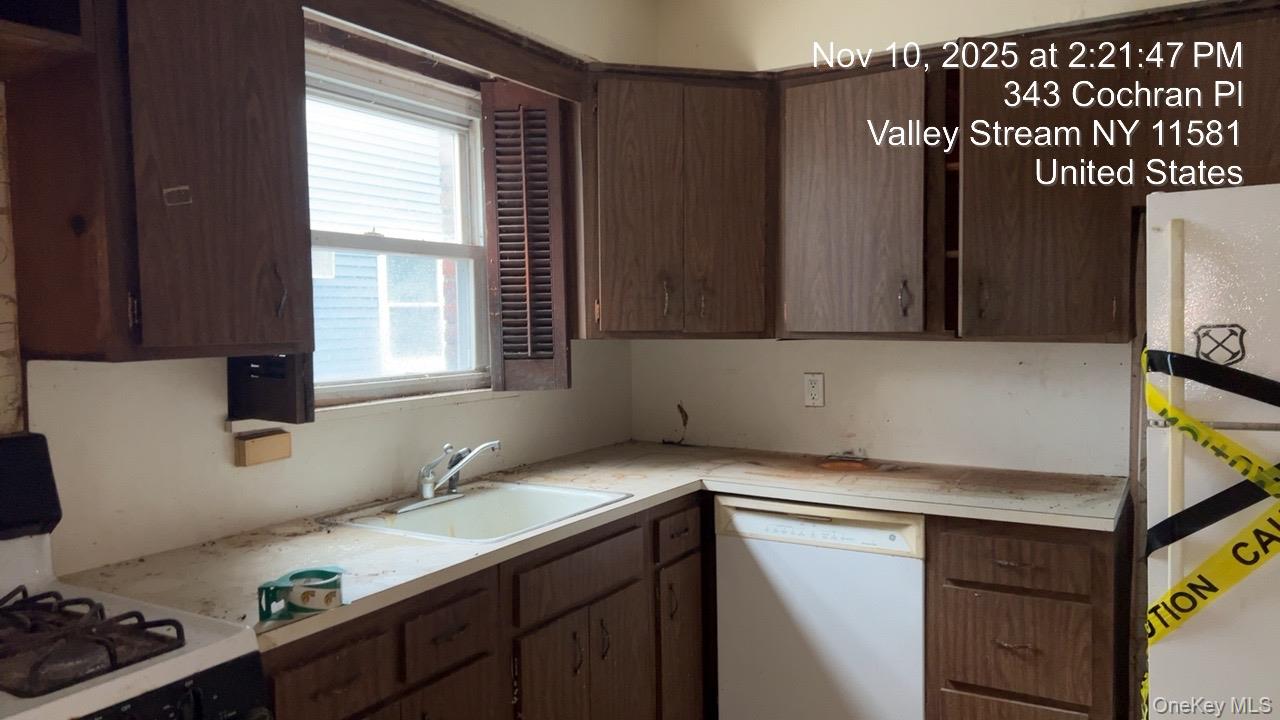 343 Cochran Place Valley Stream, NY 11581 - Photo 7 of 17 a kitchen with a sink and a stove