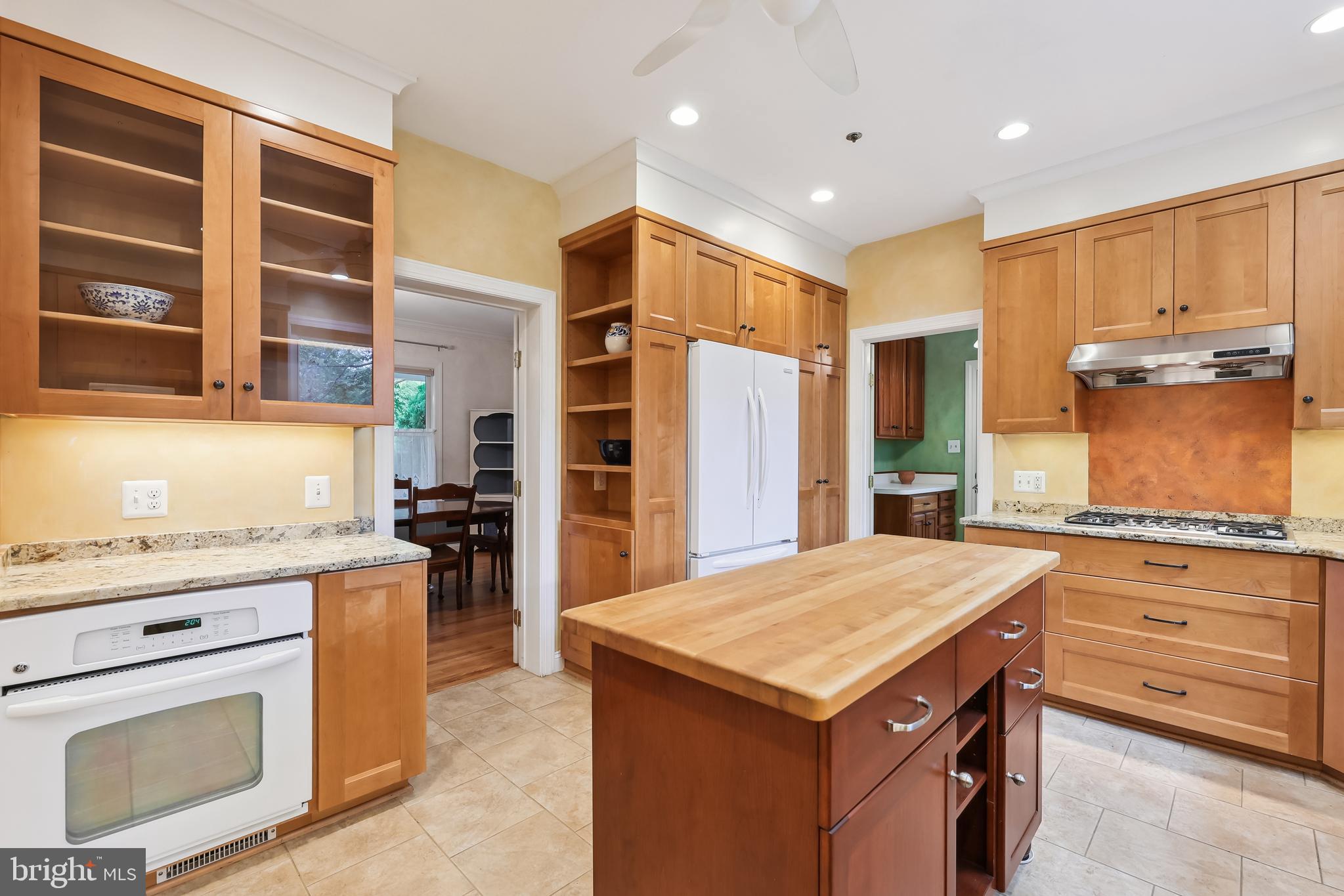 11906 Progress Lane Bowie, MD 20721 - Photo 15 of 107 Kitchen With Solid Maple Cabinets