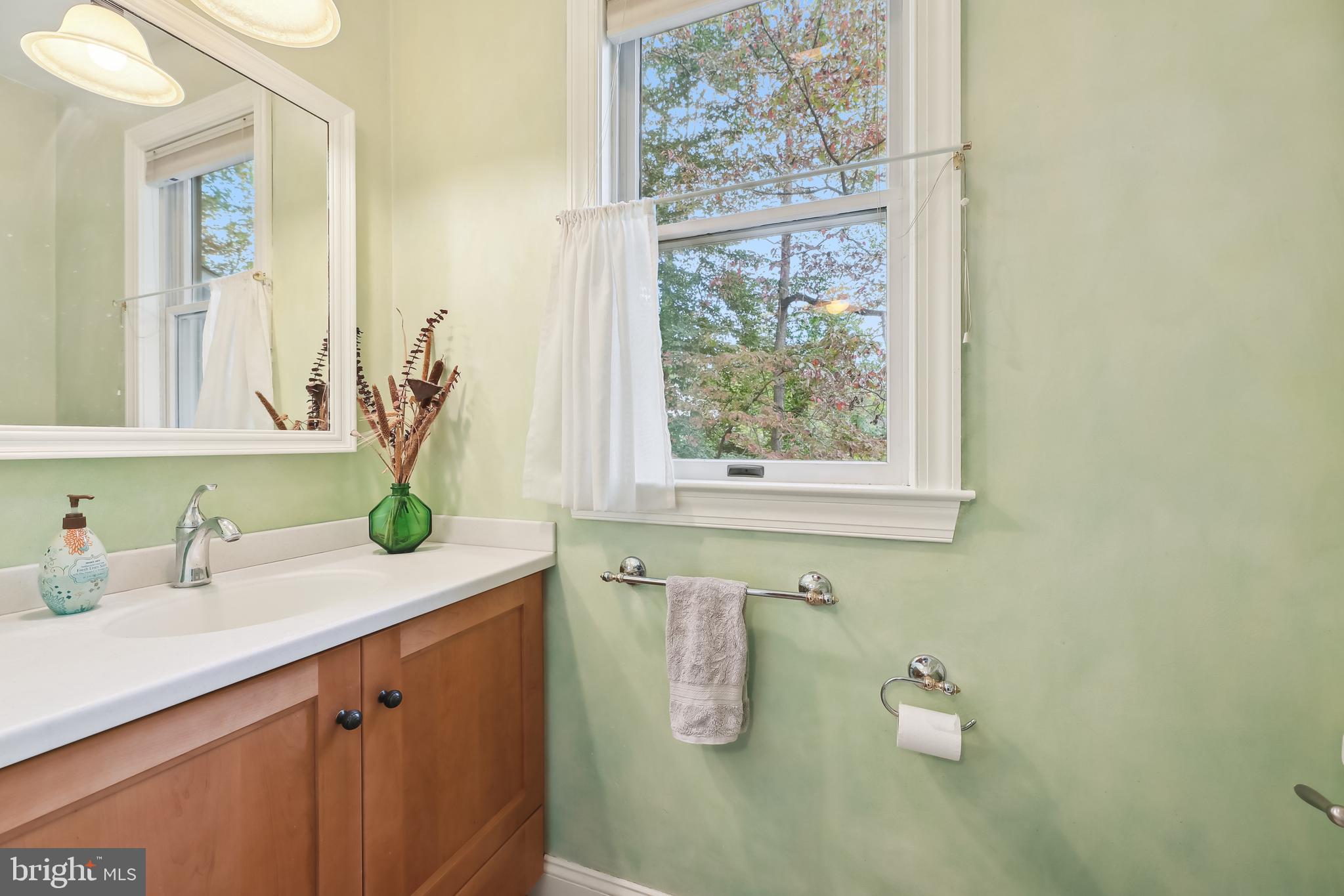 11906 Progress Lane Bowie, MD 20721 - Photo 30 of 107 Half Bathroom On Main Level
