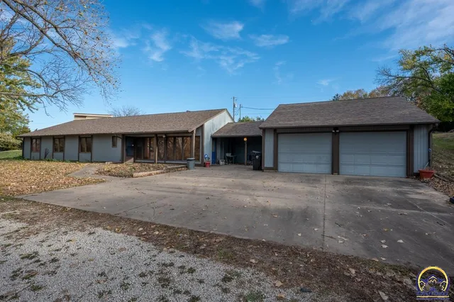 $290,000 | 4612 Southwest Shenandoah Road, Topeka, KS 66610