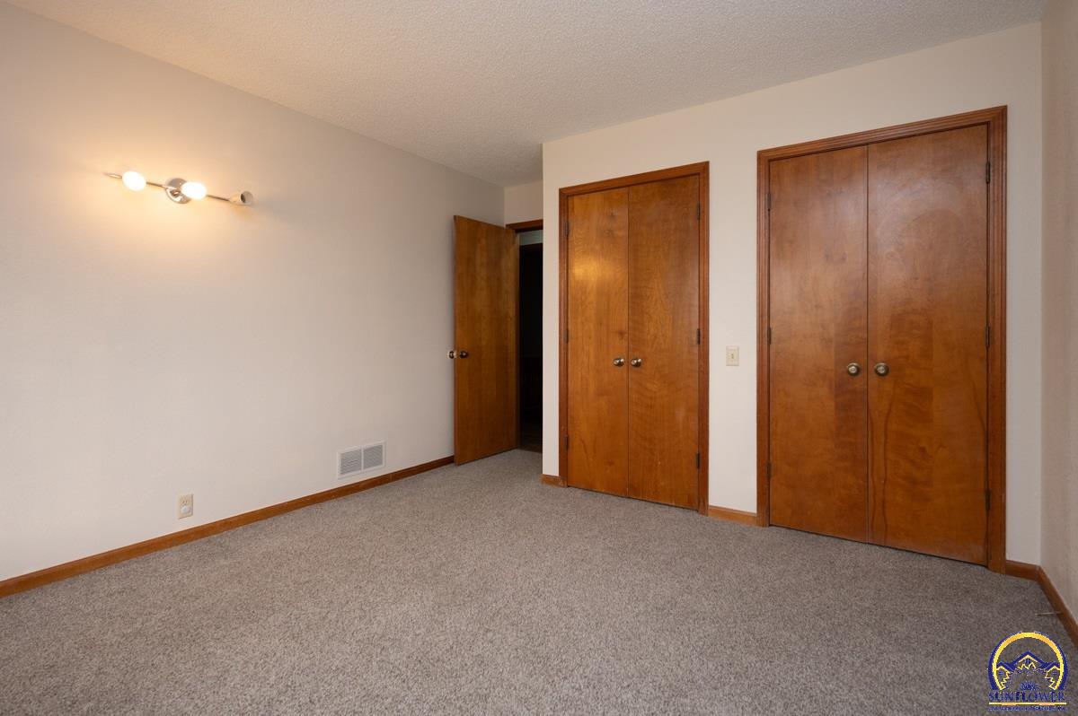 4612 Southwest Shenandoah Road Topeka, KS 66610 - Photo 11 of 25