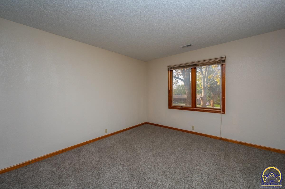 4612 Southwest Shenandoah Road Topeka, KS 66610 - Photo 12 of 25